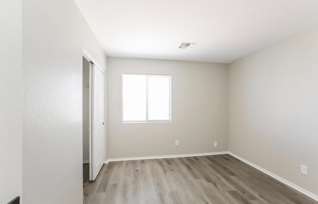 Building Photo - 3134 W Wayland Dr