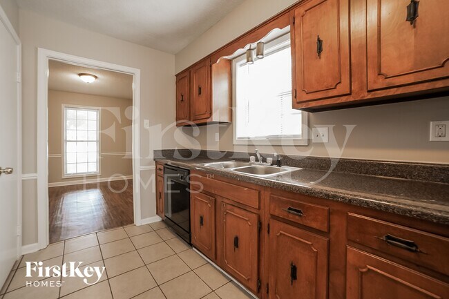 Building Photo - 3381 S Mendenhall Rd