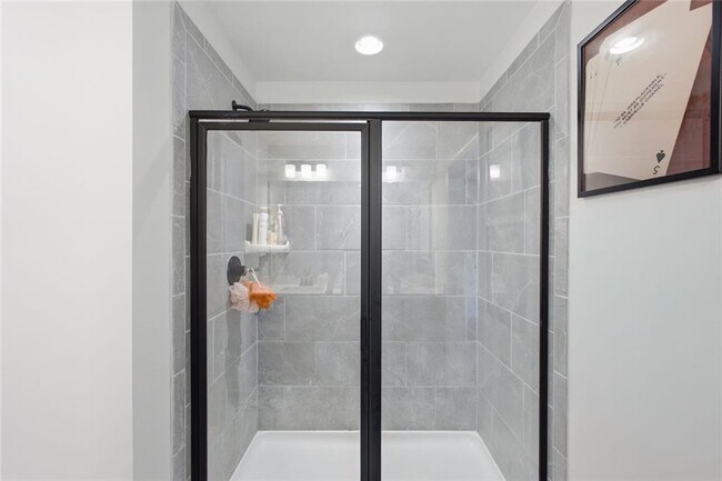 Building Photo - 2700 Westgate Park Dr