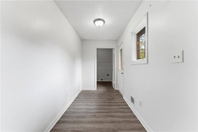 Building Photo - 2130 Fieldstone View Ct SE