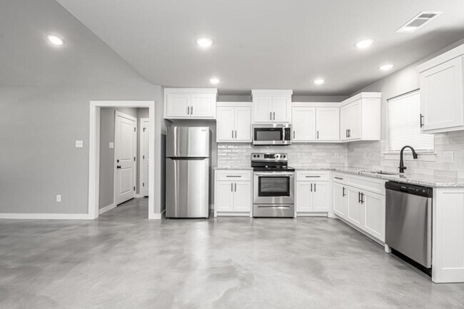 Building Photo - 202 Greenwood Ave