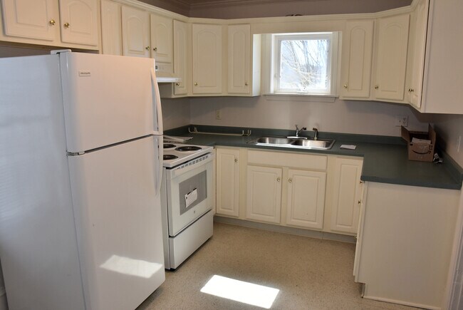 Building Photo - 352 Randolph St