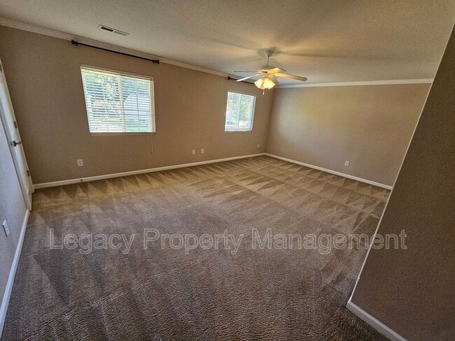 Building Photo - 312 Walnut Crossing Dr