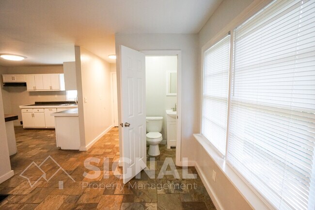 Building Photo - 1209 Lynn Acres Dr