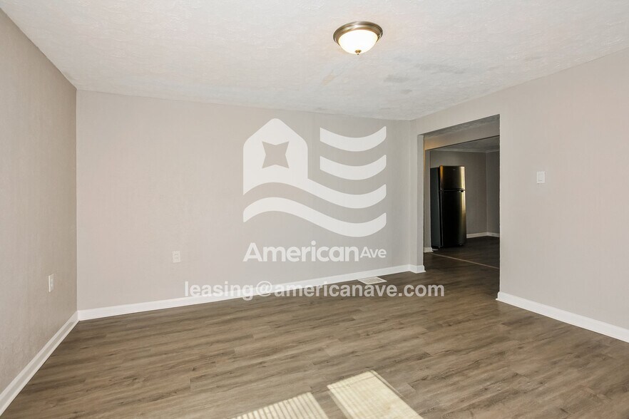 Building Photo - 1321 Gladys St