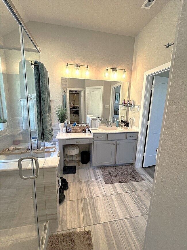 Building Photo - 16303 Tawny Emperor Dr