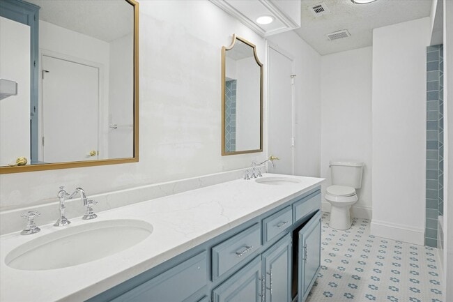 Building Photo - 12612 Whispering Hills Dr