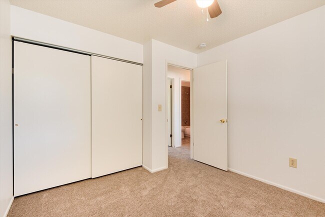 Building Photo - 16176 E Bates Dr