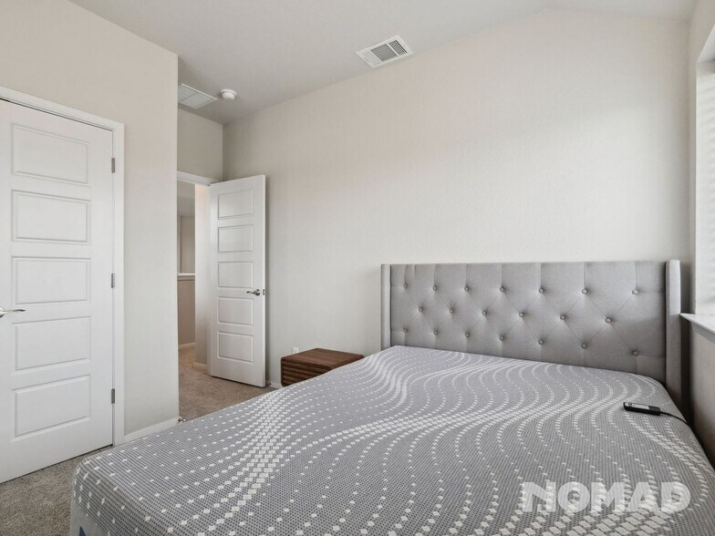 Building Photo - 209 Lake Placid Run