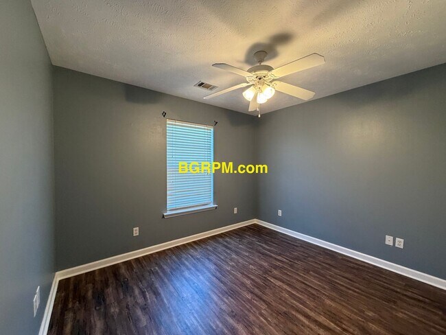 Building Photo - 31 Willow Lake Dr