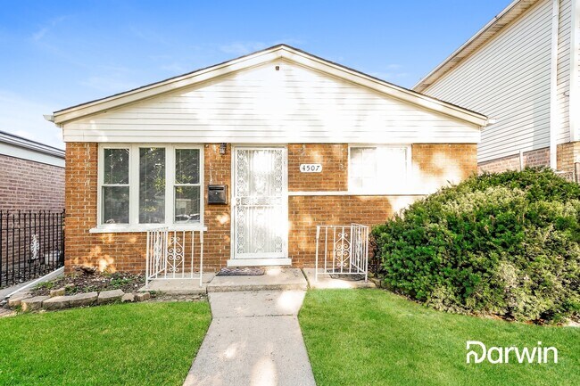 Primary Photo - 4507 S Laporte Ave, Chicago, IL 60638