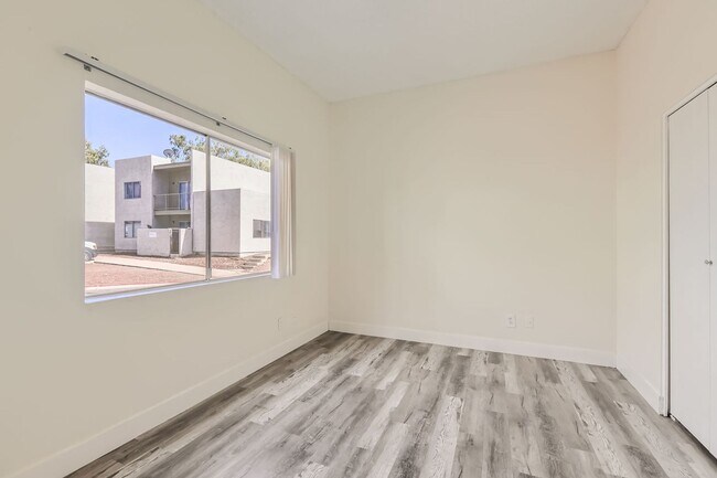Building Photo - 2826 E Le Marche Ave