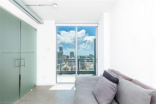 Building Photo - 690 SW 1st Ct