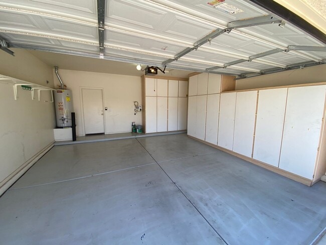 Building Photo - Dream Home in Power Ranch!