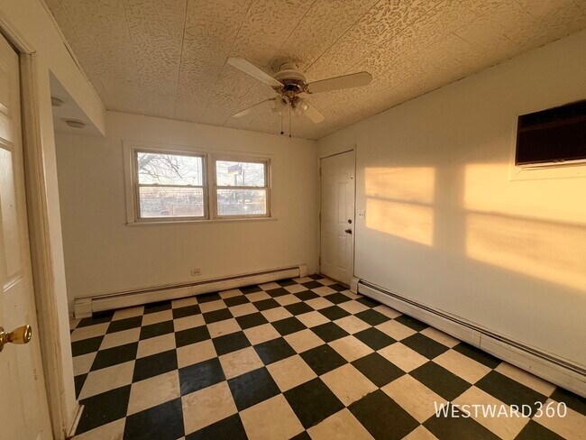 Building Photo - 1622 N 40th Ave