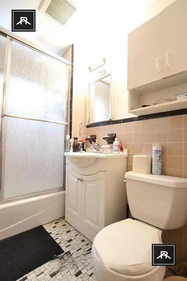 Building Photo - 3 bedroom in Brighton MA 02135