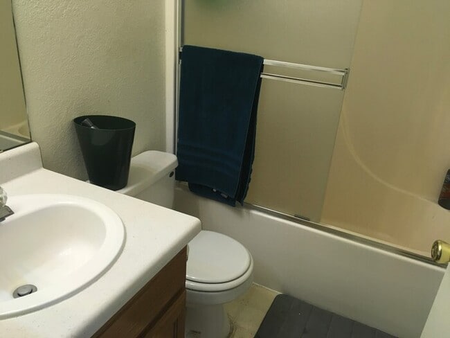 Building Photo - 2 Bed 1.5 Bath Townhouse in North Central Loveland