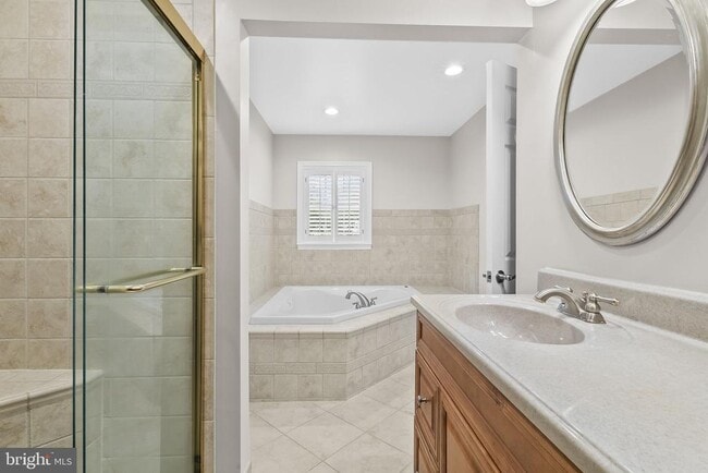 Building Photo - 6321 Higham Dr