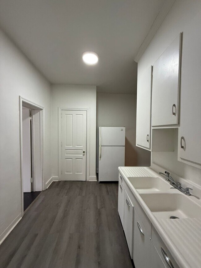 Building Photo - 269 W Cottage Pl