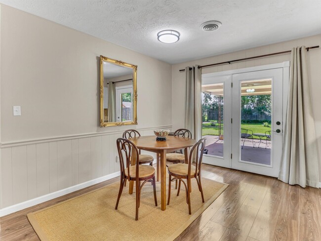 Building Photo - 805 Bluebonnet Ln