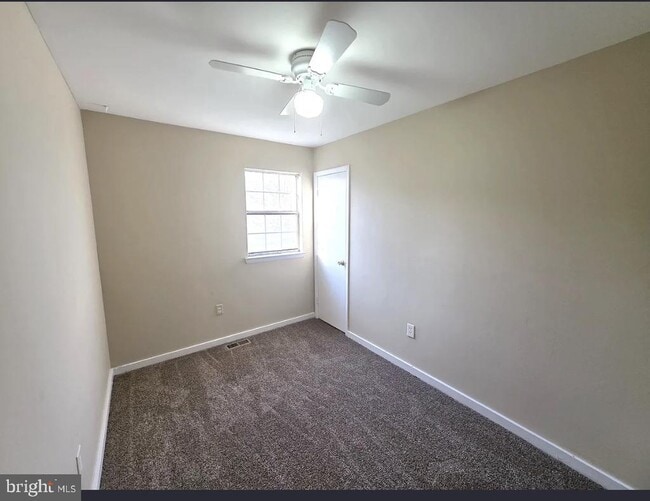 Building Photo - 525 Blackbird Dr