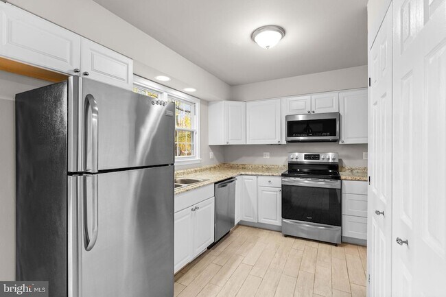 Building Photo - 314 Woodleaf Ct