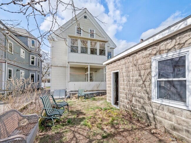 Building Photo - 28 Magnolia St