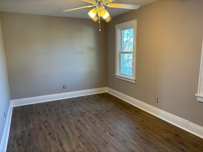 Building Photo - 166 18th St