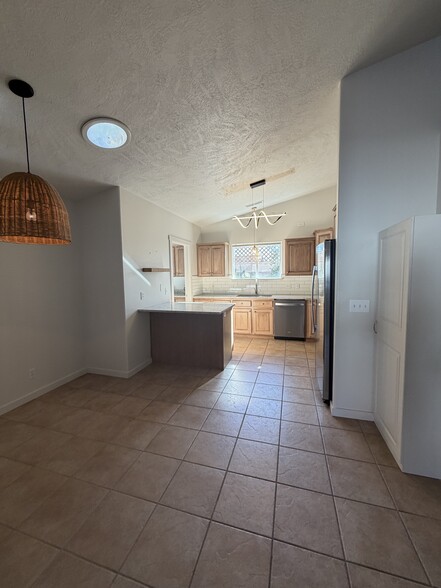 Building Photo - 559 E 300 S