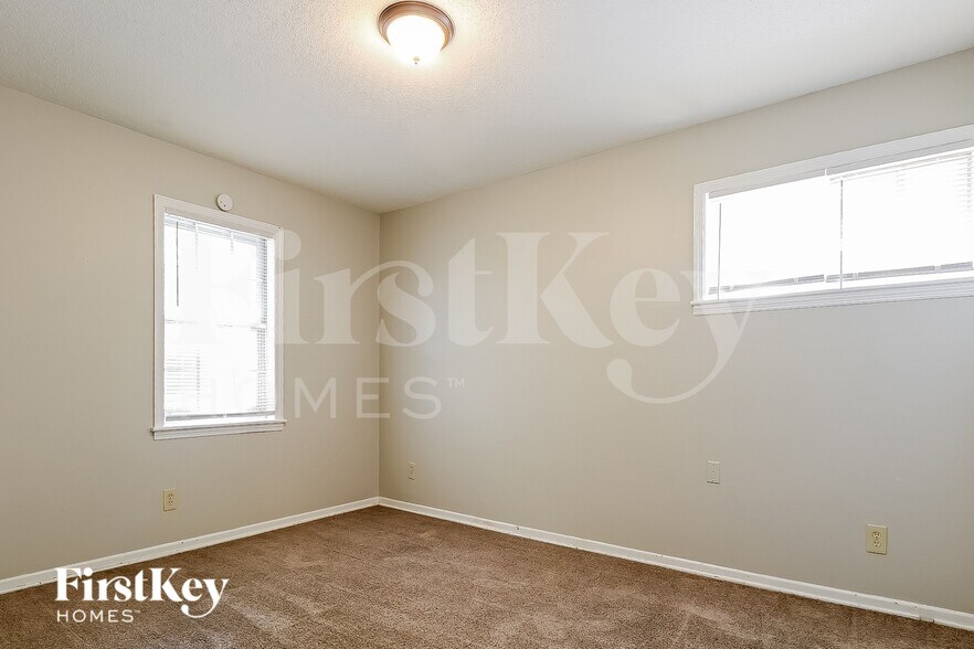 Building Photo - 3233 Earl Dr