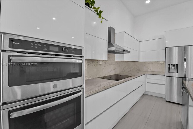 Building Photo - 710 Lake Blvd