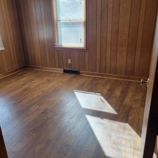 Building Photo - 809 Church St