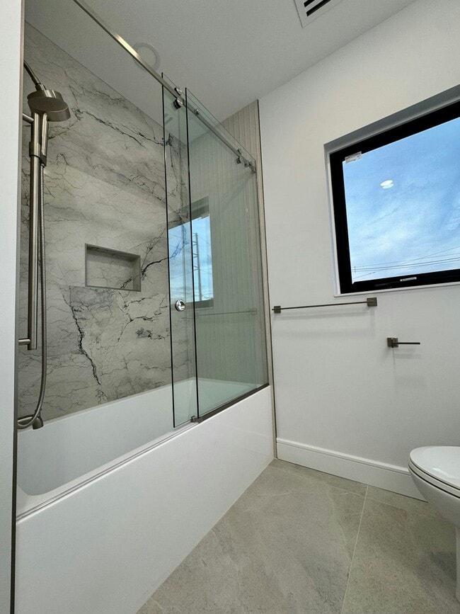 Building Photo - 85 W High St