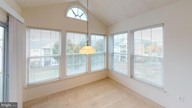 Building Photo - 2443 Blue Spring Ct