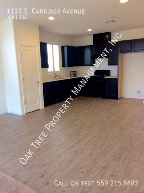 Building Photo - 1193 S Carriage Ave