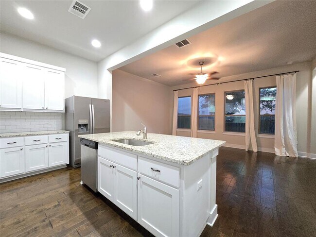 Building Photo - 13001 Hymeadow Dr