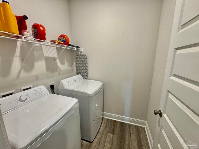 Building Photo - 8084 Fir Tree Dr