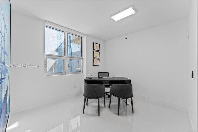 Building Photo - 5801 Collins Ave