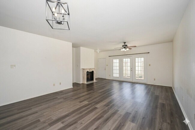 Building Photo - 338 Wilcrest Dr