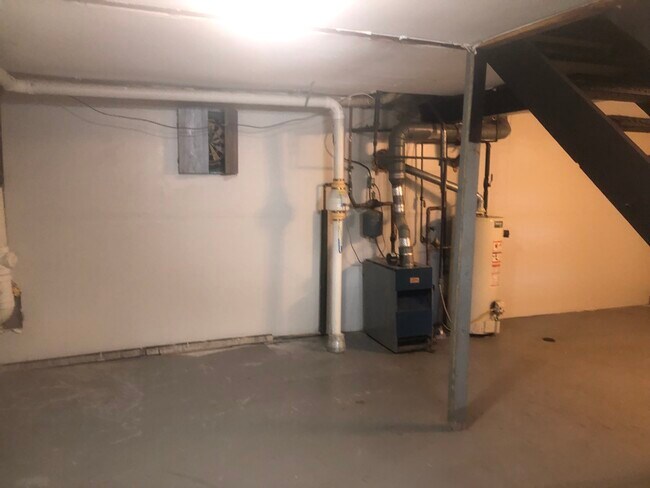 Building Photo - 213 Frey Ave