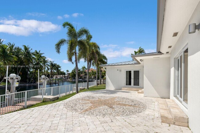 Building Photo - 12985 Ortega Ln