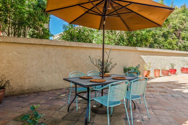 Building Photo - VACATION RENTAL - La Jolla Residence Just Blocks from the Ocean!