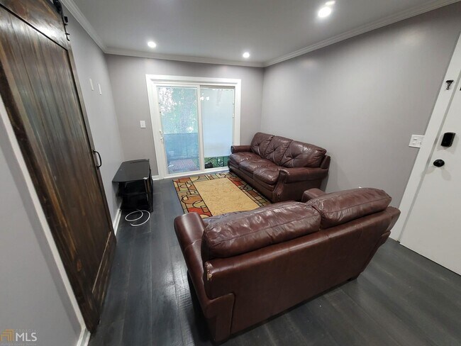 Building Photo - 2805 Northeast Expy