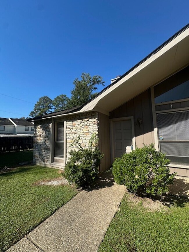 Building Photo - 12784 Brogdon Ln