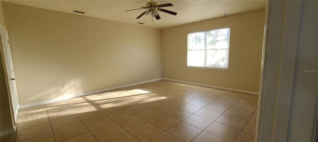 Building Photo - 405 Majestic Way