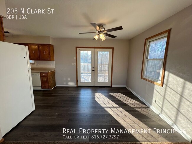 Building Photo - 205 N Clark St