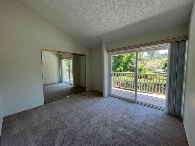 Building Photo - Westlake Village 4+2.5 w/pool, spa, green belt + lake access!
