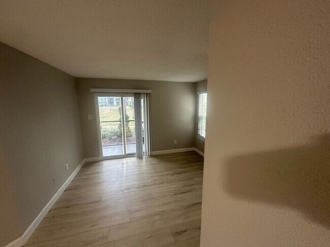 Building Photo - ** Move in Special $500 off your first months rent** New Remodeled 2 bed 1 bath condo in Casselbe...
