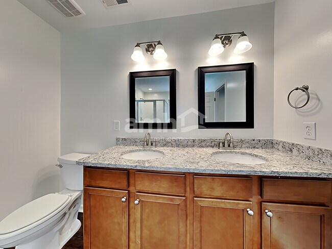 Building Photo - 422 Lions Den Dr