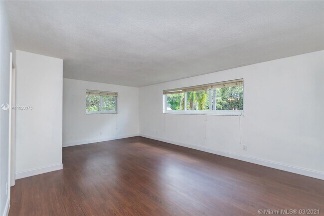 Building Photo - 4500 SW 42nd Ter